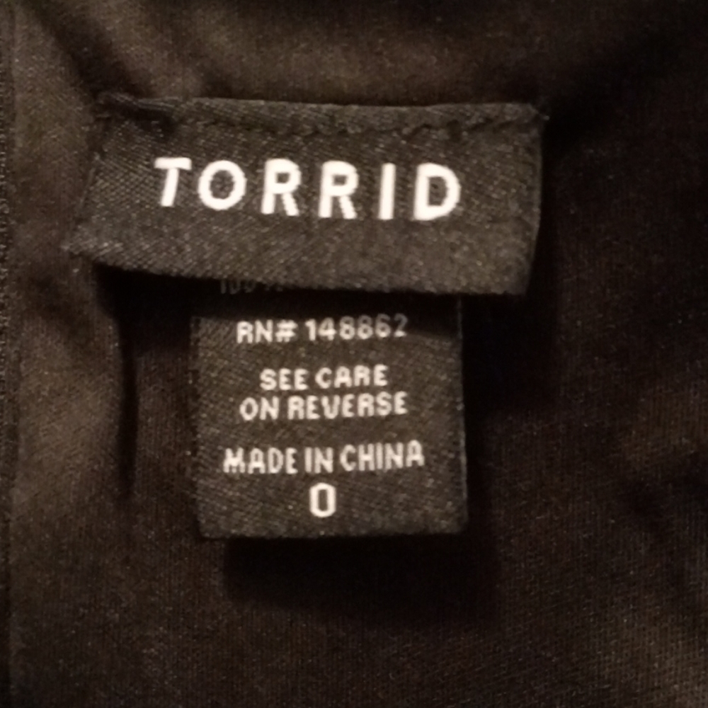 Torrid 0X Lace Print Sateen Peplum Top - Picture 3 of 11